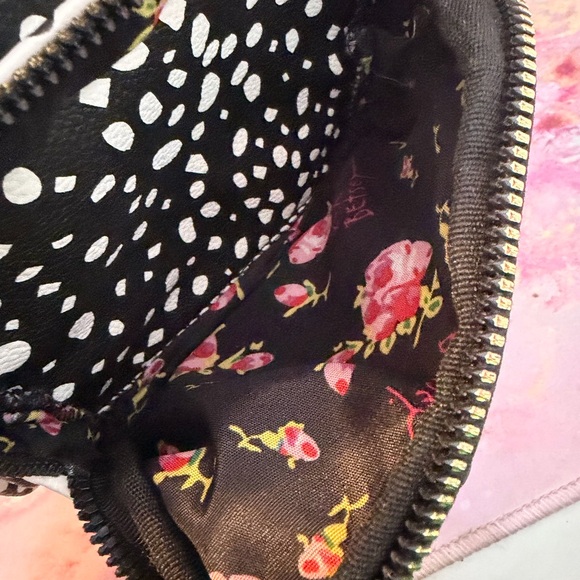 Betsey Johnson Floral Print Interior - Picture 5 of 8